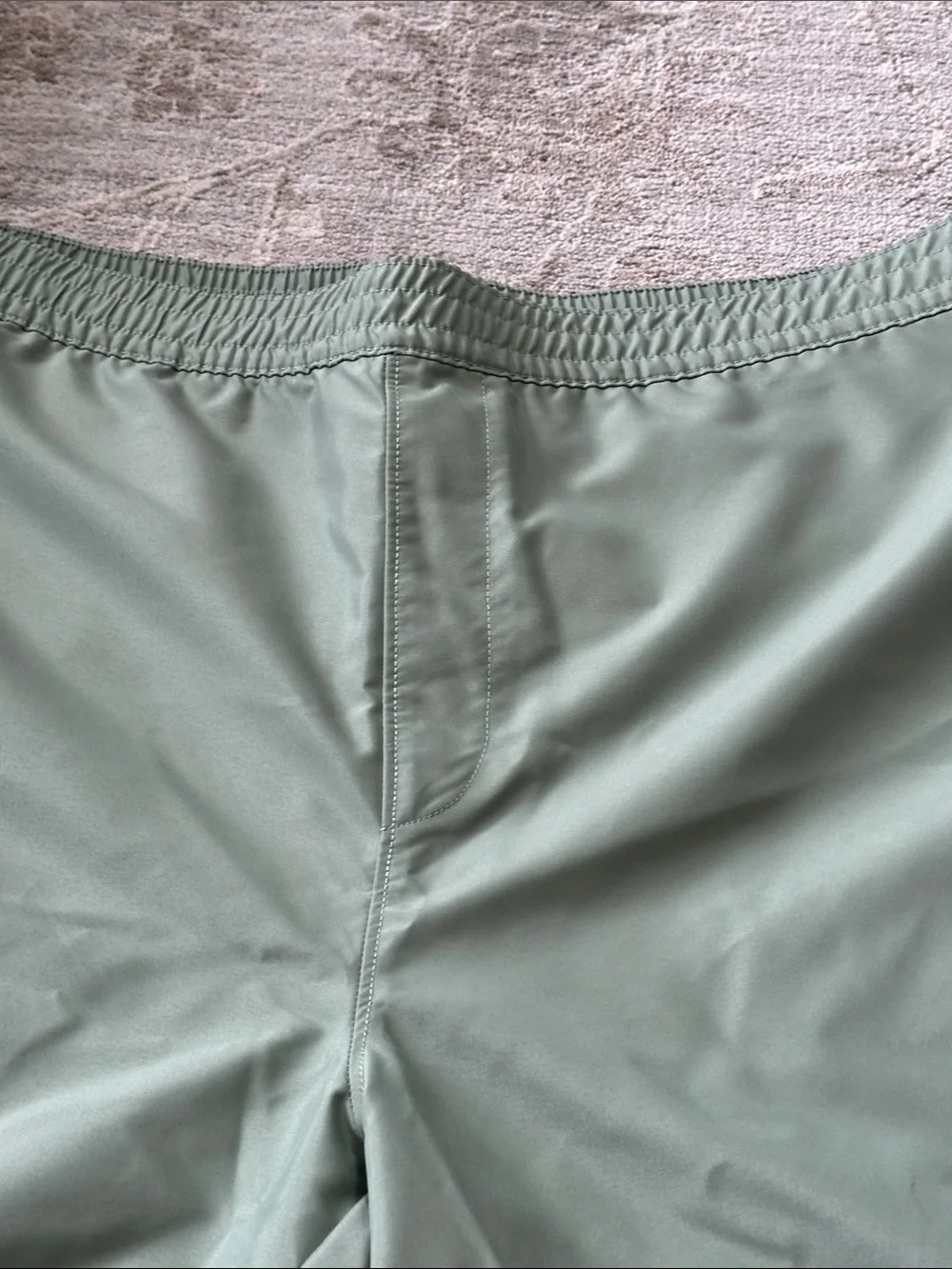The North Face Men's Large Water Shorts in Slate Moss color. Flash dry materials